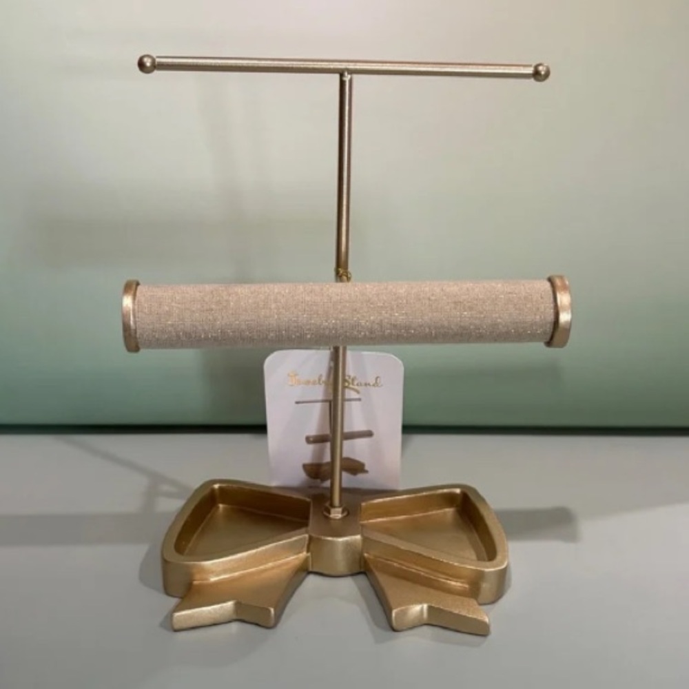 GOLD JEWELRY STAND AND COQUETTE BOW ACCESSORIES TRAY